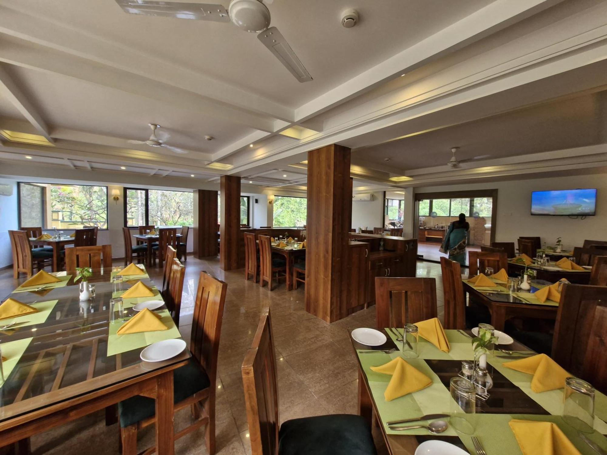Golden Landmark Green Valley Beach Resort Dona Paula Dış mekan fotoğraf